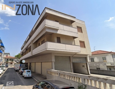 Quadrilocale in Via Tirso, Teramo, 2 bagni, posto auto, 151 m²