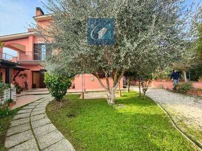Trilocale in Borea, Palombara Sabina, 2 bagni, giardino privato, 94 m²