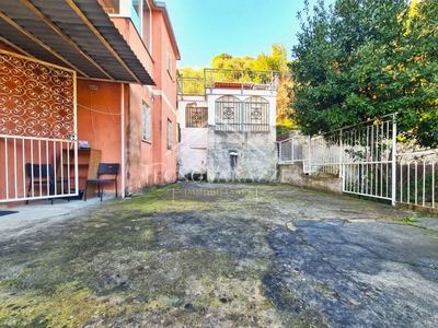 Trilocale in Via Bagnasco 18, Varazze, 1 bagno, giardino privato