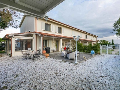 Villa a schiera in vendita a Collesalvetti Livorno Vicarello