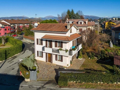 Villa in vendita a Bernareggio Monza Brianza