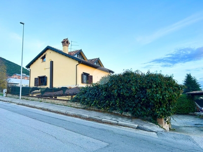 Villa in vendita a L'Aquila