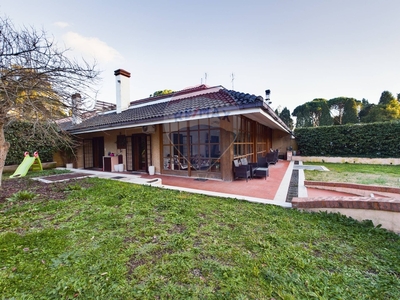 Villa in Via del casale, Formello, 7 locali, 3 bagni, giardino privato