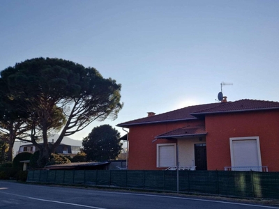 Villa unifamiliare in vendita a Prato Sesia