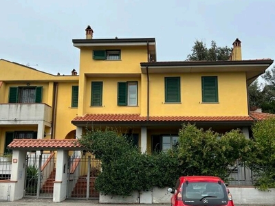 Villino in vendita a Prato Cafaggio