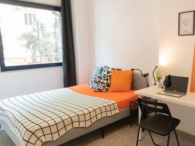 Affittasi stanza in appartamento di 12 camere a Cagliari