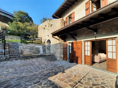 Villa in vendita a Gargnano Brescia Bogliaco