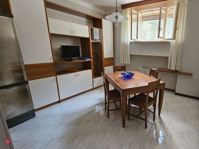 Appartamento in Vendita in Via Besenghi 33 a Trieste