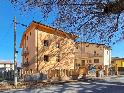 Bilocale in Via Aia Chiavella, L'Aquila, 1 bagno, giardino in comune