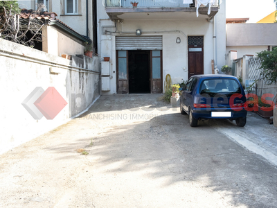 Box/Garage 33mq in vendita a Milazzo