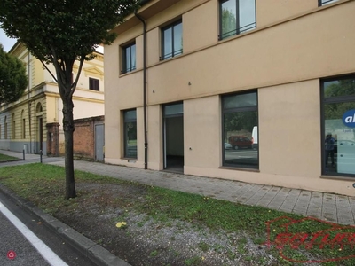 Capannone in Affitto in Viale Giosuè Carducci a Lucca