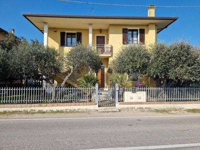 Casa Bi - Trifamiliare in Vendita a Santarcangelo di Romagna