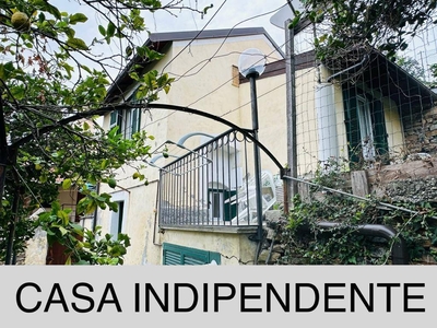 Casa indipendente con terrazzo a Diano Marina