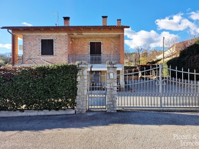 Casa indipendente in Vendita a Perugia Via Tito Speri