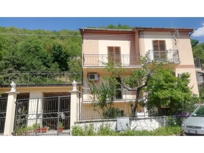 Casa indipendente in vendita a Borgorose, Frazione Corvaro, Via Santo Stefano 28