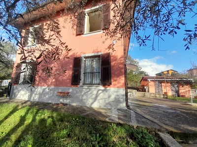 Casa singola in Via Casa Borsi 7 in zona Ceparana a Bolano