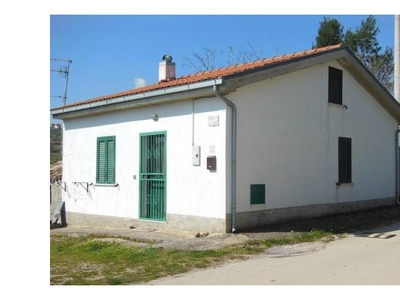 Casa indipendente in vendita a Civitaquana, Frazione Piano Scarparia