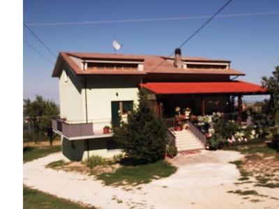Casa indipendente in vendita a Civitella del Tronto, Frazione Collebigliano