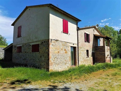 Country House for Sale in Monteleone d'Orvieto: Large Garden and External Annexes