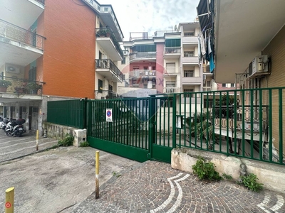 Garage/Posto auto in Affitto in Viale Privato Farnese 56 a Napoli