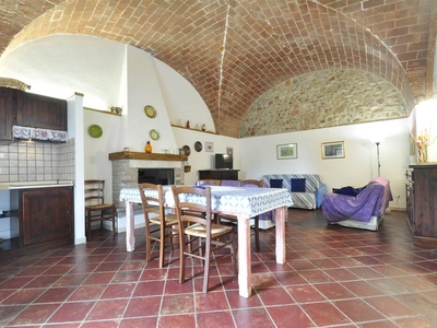 Ground-Floor Three-Room Apartment for Sale in Campiglia Marittima