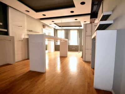 Negozio in Affitto ad Lucca - 2000 Euro