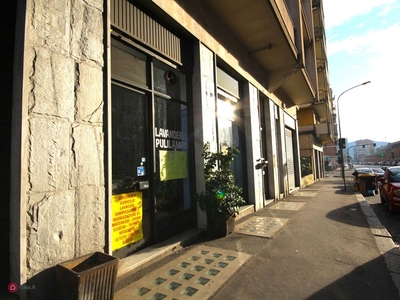 Negozio/Locale commerciale in Affitto in Reiss Romoli 4 a Torino