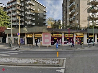 Negozio/Locale commerciale in Affitto in Via Alberto Caroncini 1 a Milano
