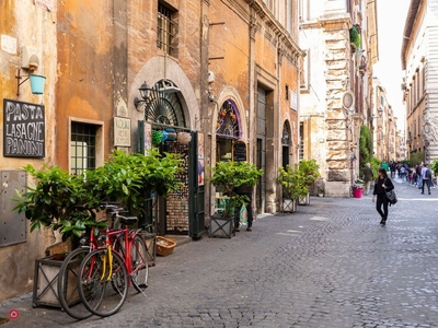 Negozio/Locale commerciale in Affitto in Via dei Coronari a Roma
