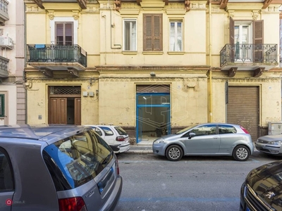 Negozio/Locale commerciale in Affitto in Via Mario Rossani 8 a Bari