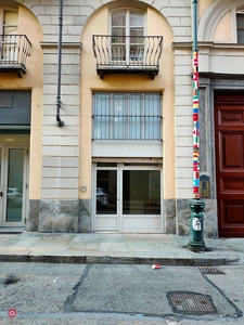 Negozio/Locale commerciale in Affitto in Via Montebello 21 a Torino