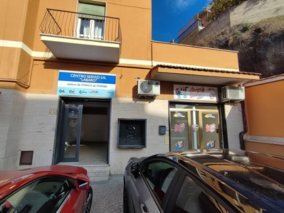 Negozio/Locale commerciale in Affitto in Via Veientana Vetere a Roma