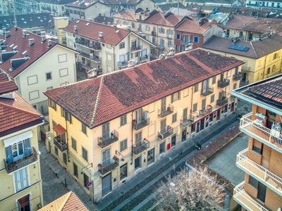 Palazzo o stabile di 1920 mq in vendita - Torino