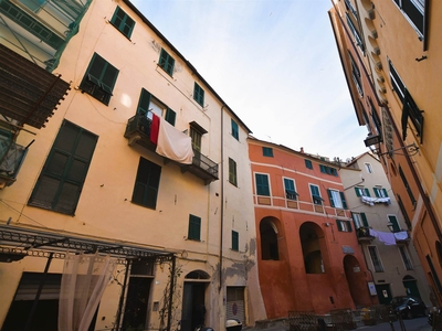 Quadrilocale abitabile in zona Porto Maurizio Centro a Imperia