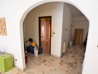 Quadrilocale ad Agrigento, 1 bagno, 110 m², 3° piano, ascensore