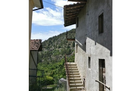 Rustico/Casale in vendita a Bobbio, Frazione Lagobisione, Località Lagobisione 34