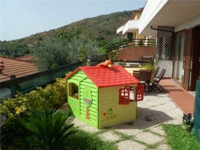 Casa Semi-Indipendente in Vendita a Rio Nell'Elba: Ottima Posizione Panoramica con Giardino Privato e Terrazzo Vista Mare
