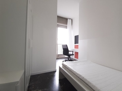 Stanza in affitto in appartamento con 5 camere da letto nel Quadrilatero, Torino