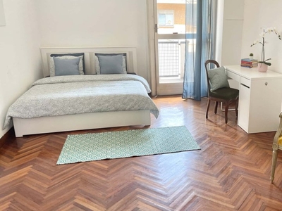 Stanza in affitto in appartamento con 8 camere da letto a Milano, Milano