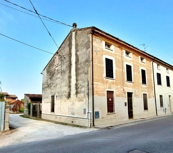 Terratetto da ristrutturare in zona Castelnuovo a Asola