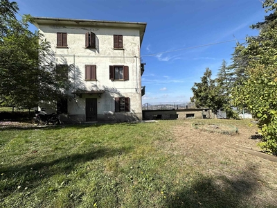 Terratetto in Via Lagarete 62 in zona Pian del Voglio a San Benedetto Val di Sambro