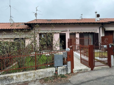 Villa a schiera in vendita a Marchirolo