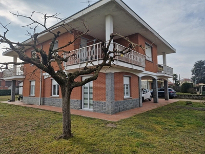 Villa Bifamiliare con giardino a Moncalieri