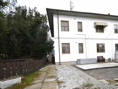 Villa Bifamiliare in Vendita ad Pisa - 300000 Euro