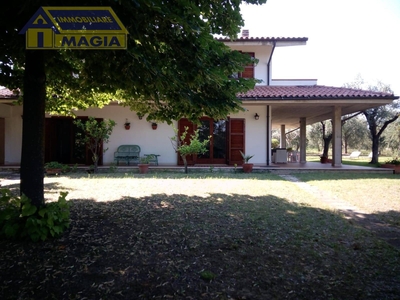 Villa con terrazzo a Corropoli