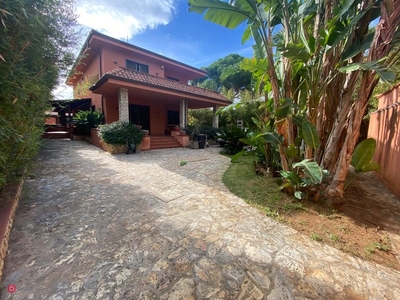 Villa in Affitto in Via Saline a Palermo