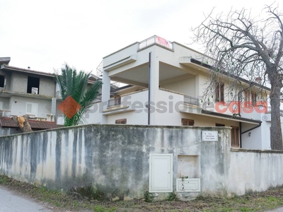 Villa in Vendita a Barcellona Pozzo di Gotto