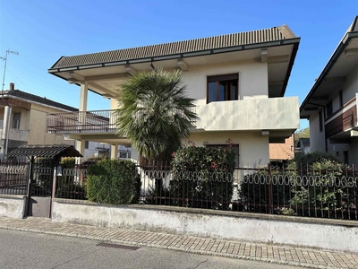 Villa in Via della Costa a Sant'Angelo lodigiano