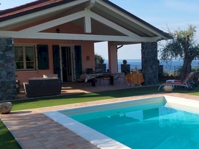 Villa indipendente VISTA MARE con giardino e piscina