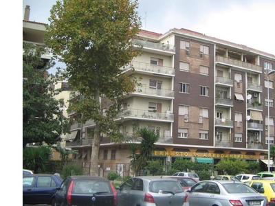 Quadrilocale in vendita a Roma, Zona Marconi